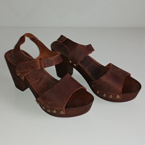 A. Giannetti Shoes - A giannetti brown leather sandal wood platform sz8